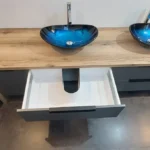 Meble łazienkowe na wymiar z blatem, dwiema umywalkami i miejscem na pralkę – Dariusz Kamiński