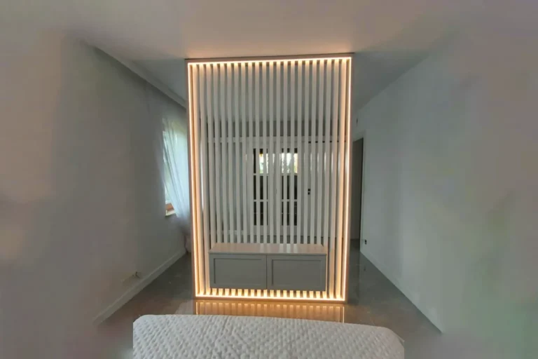 Lamele dekoracyjne z podświetleniem LED – projekt mebli na wymiar Dariusz Kamiński