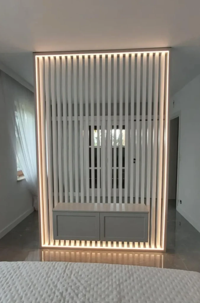 Lamele dekoracyjne z podświetleniem LED – projekt mebli na wymiar Dariusz Kamiński