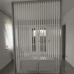 Ścianka działowa z lameli z zabudową dolną – Meble Dariusz Kamiński Brodnica