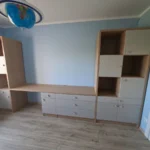 Meble na wymiar do pokoju dziecięcego - biurko, komoda i regały